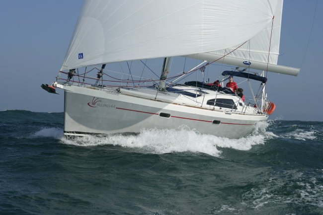 112-Allures 44-R.JPG